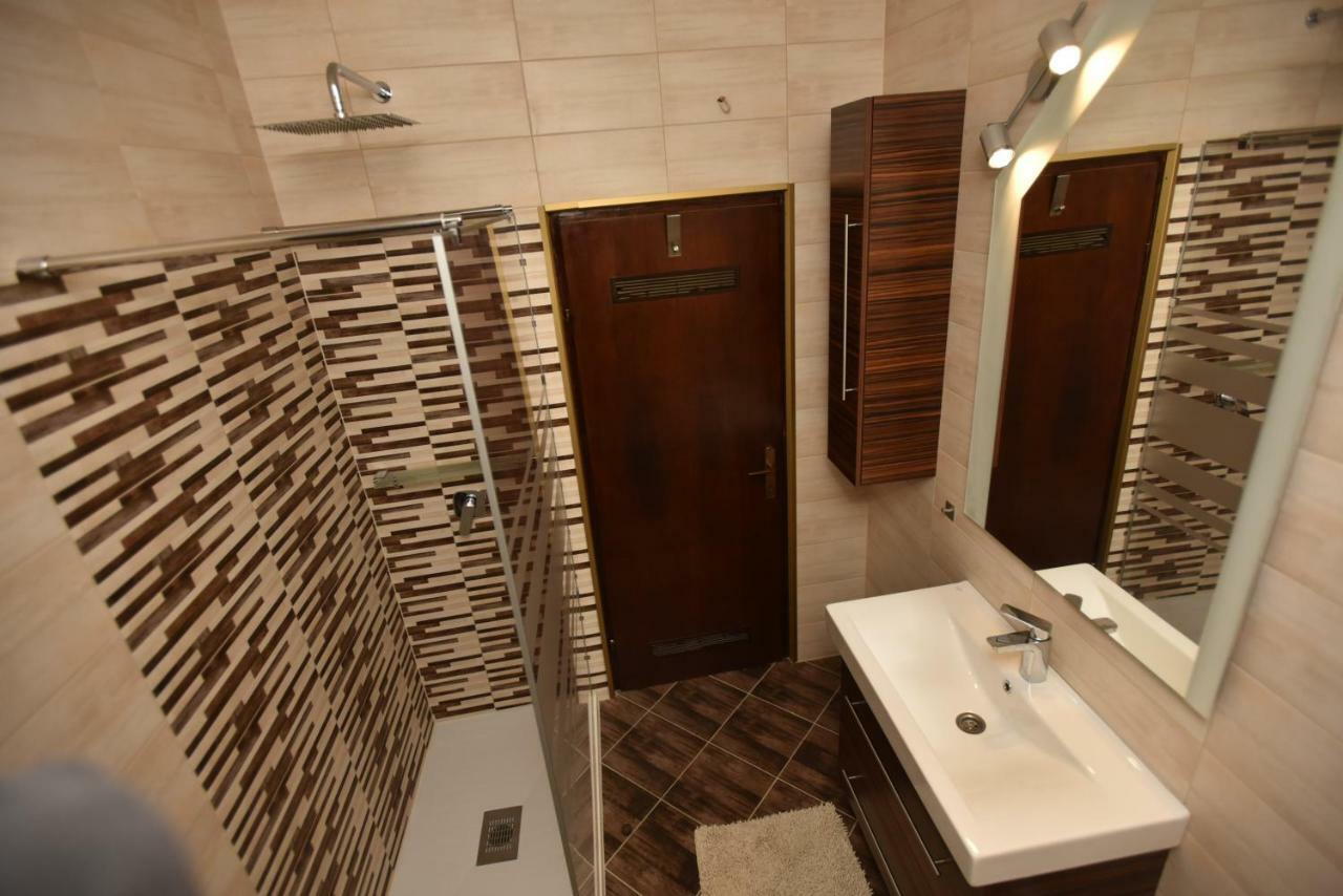 Apartment Center *